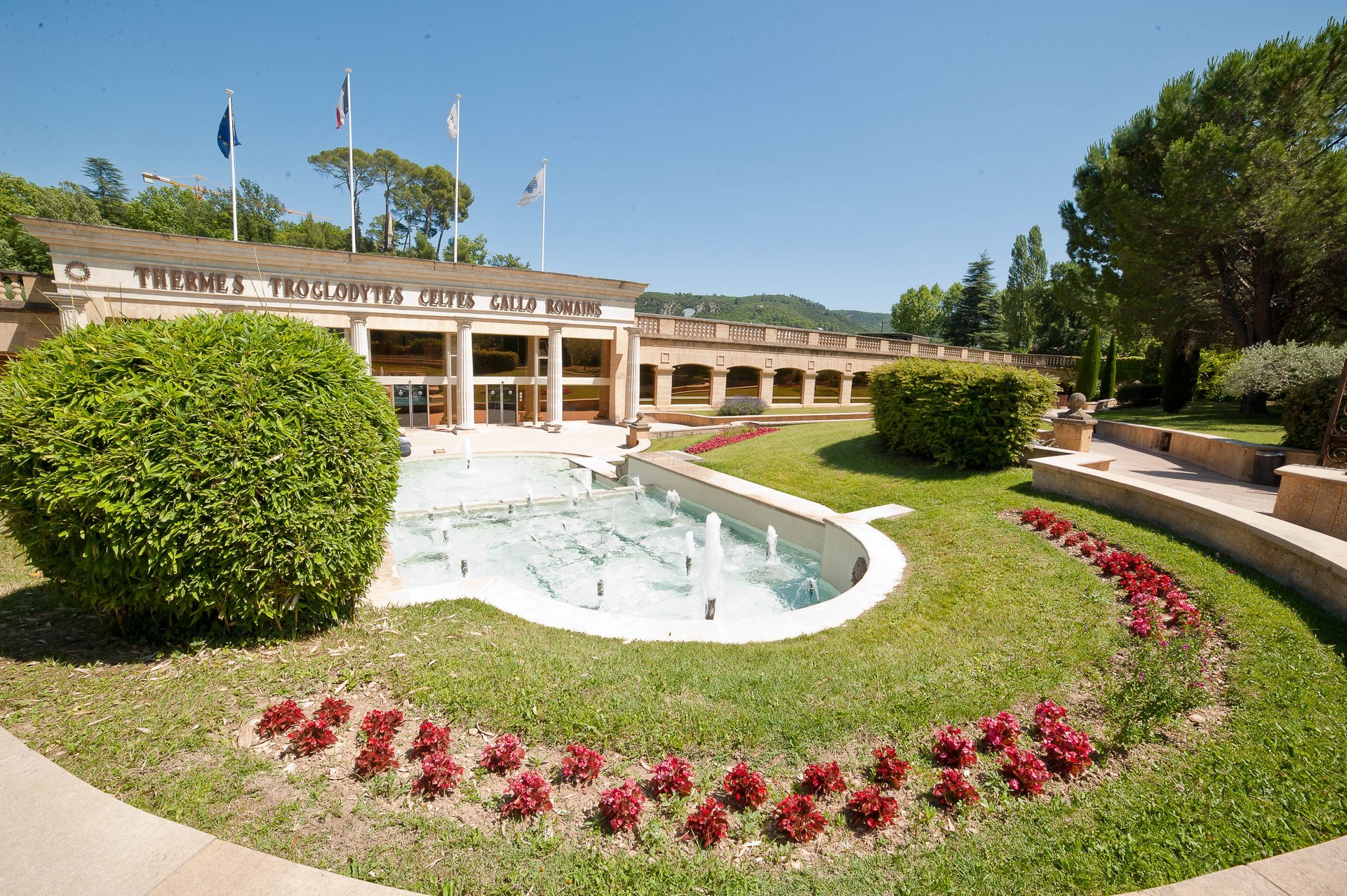 Les thermes de Gréoux-les-Bains et leur parc arboré