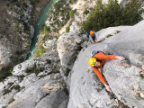 grande voie dans le Grand Canyon du Verdon avec ROCKSIDERS - © greg saujet grande voie dans le Grand Canyon du Verdon avec ROCKSIDERS