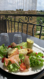 Repas en terrasse - © DR La Maison de Marius Repas en terrasse