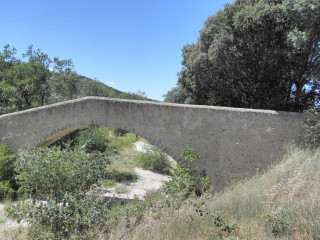 Le petit pont de pierre