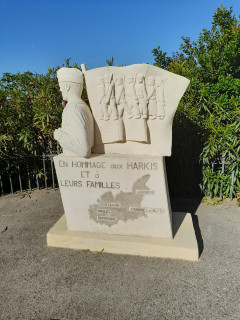 Stèle en hommage aux Harkis_Manosque