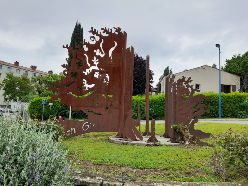 Sculpture L'Homme qui plantait des arbres_Manosque - © OTC DLVA Sculpture L'Homme qui plantait des arbres_Manosque