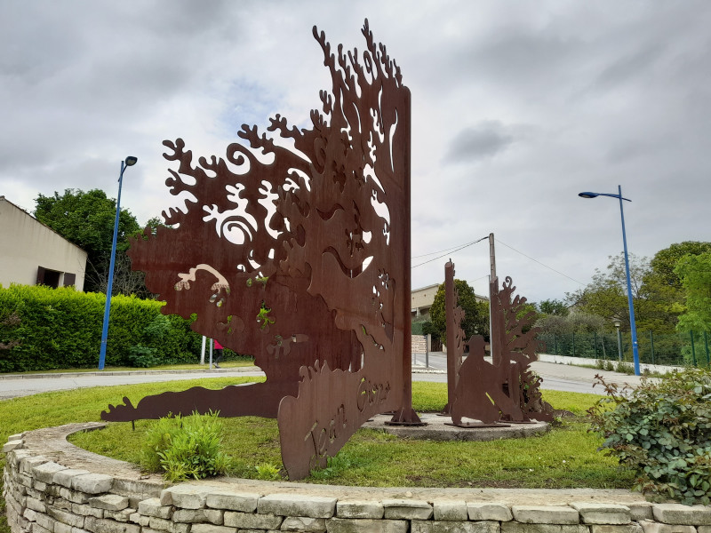 Sculpture L'Homme qui plantait des arbres_Manosque - © OTC DLVA Sculpture L'Homme qui plantait des arbres_Manosque