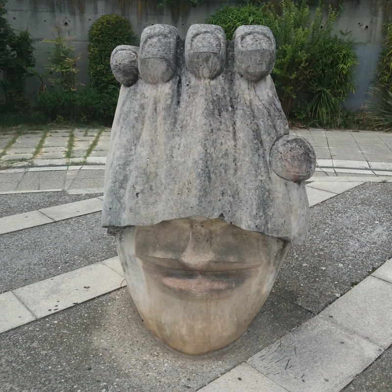 Statue 