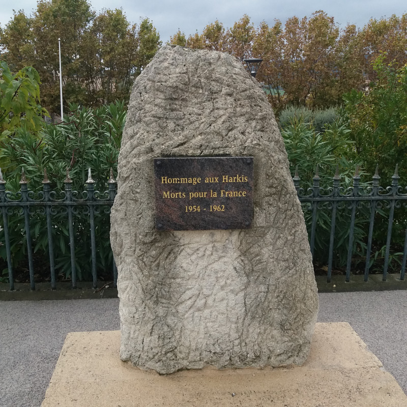 Stèle aux Harkis