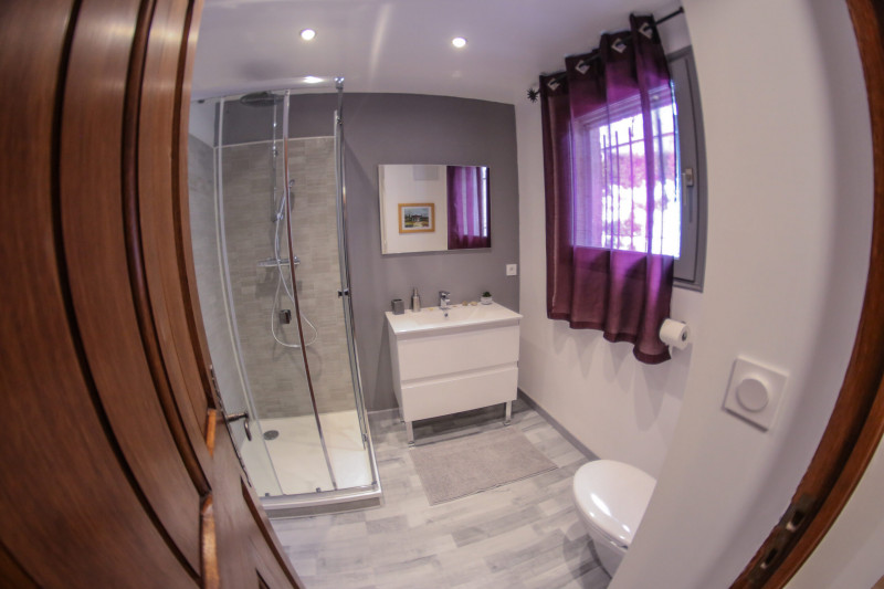 SALLE D'EAU LUBERON SALLE D'EAU LUBERON