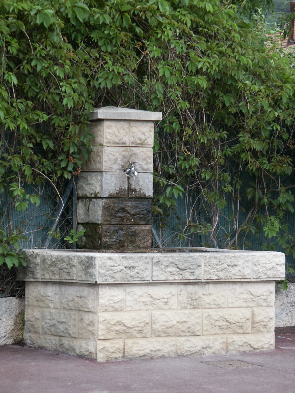Fontaine de l'avenue Flourens Aillaud à Oraison