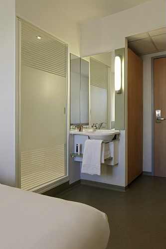 Salle de bain - © Ibis Budget Salle de bain