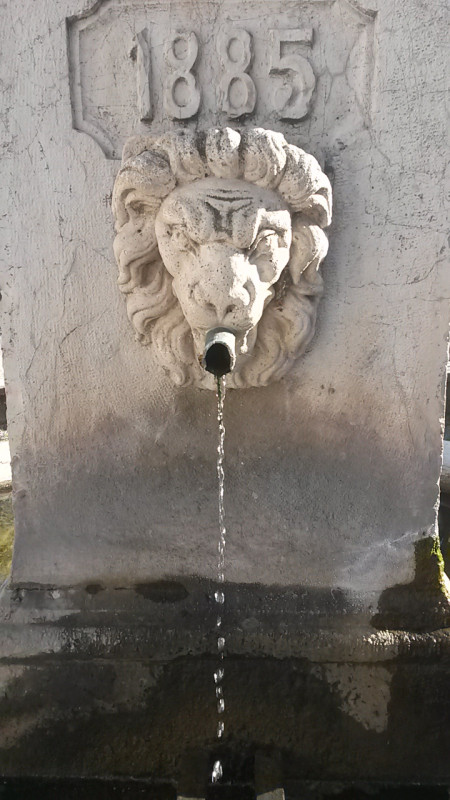 Détail de la fontaine de la place ronde