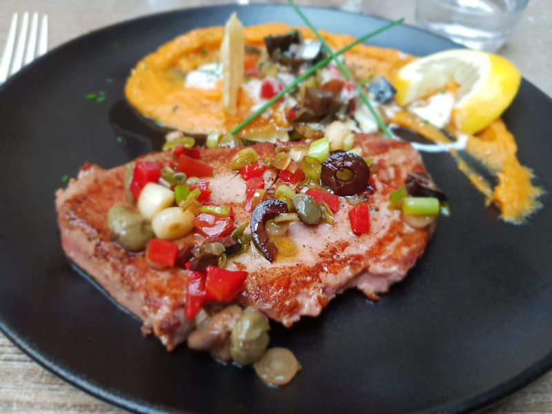 Mi cuit de thon sauce vierge