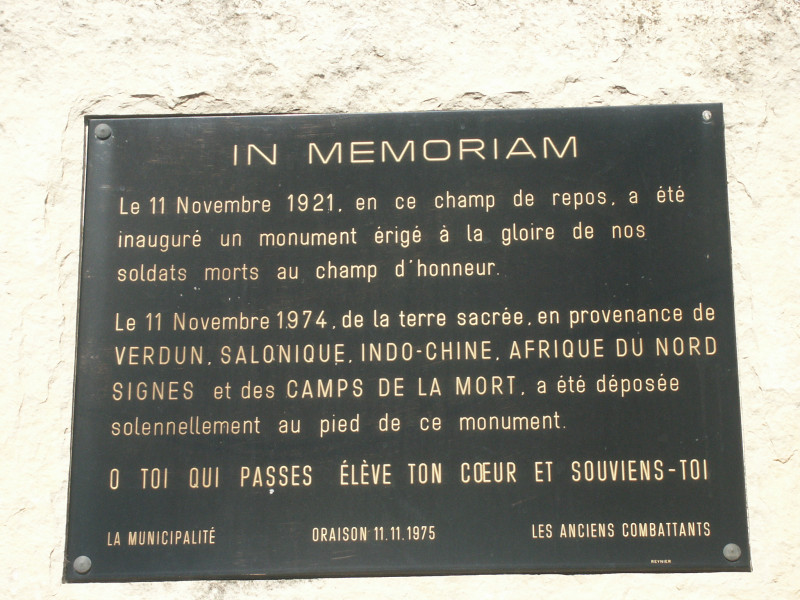Stèle du cimetière Oraison - © OTC DLVA Stèle du cimetière Oraison
