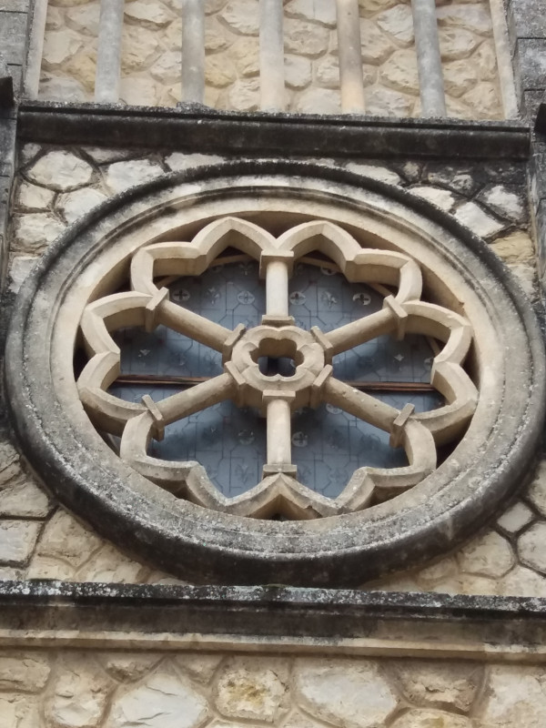 Oculus de la chapelle du Tholonet