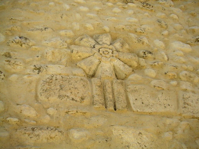 Rue du Portail rosace du château