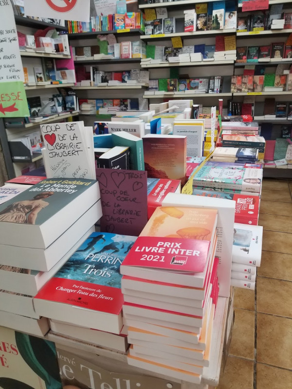 table nouveautés - © DR Librairie jaubert table nouveautés