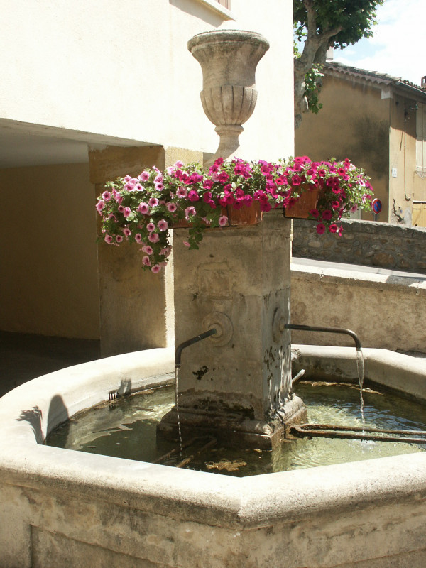 Fontaine du Mitan à Oraison Fontaine du Mitan à Oraison