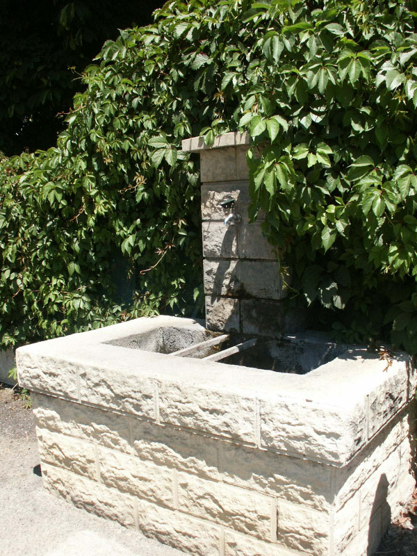 Fontaine de l'avenue Flourens Aillaud à Oraison Fontaine de l'avenue Flourens Aillaud à Oraison