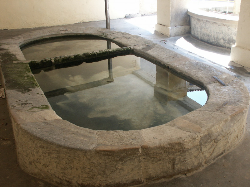 Lavoir de la place Abel Roger à Oraison