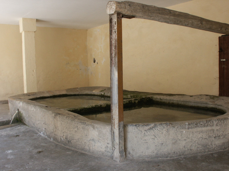 Lavoir de la place Abel Roger à Oraison