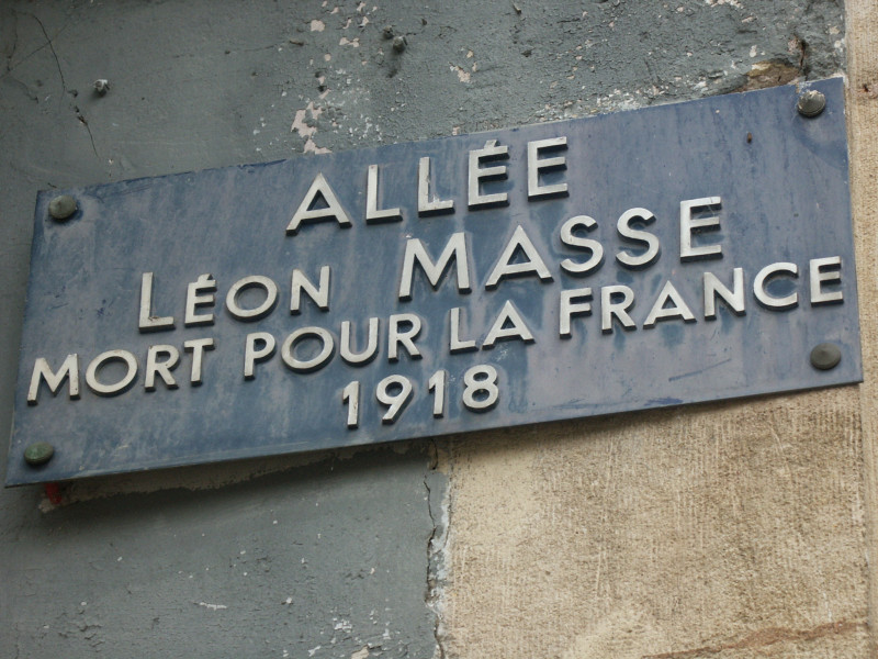 Plaque Les noms des rues des soldats_Oraison - © OTC DLVA Plaque Les noms des rues des soldats_Oraison