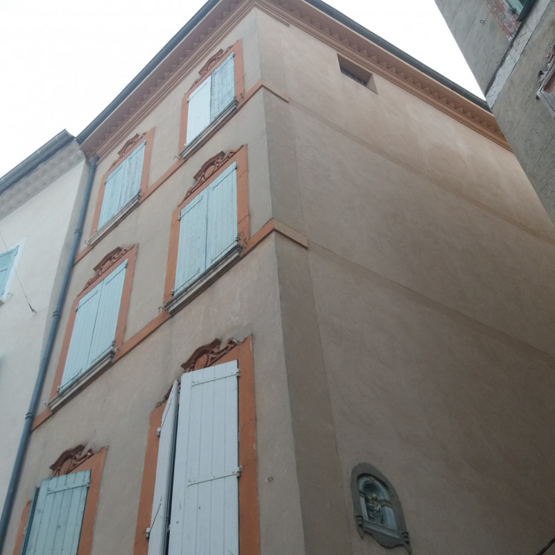 Bâtiment et la niche
