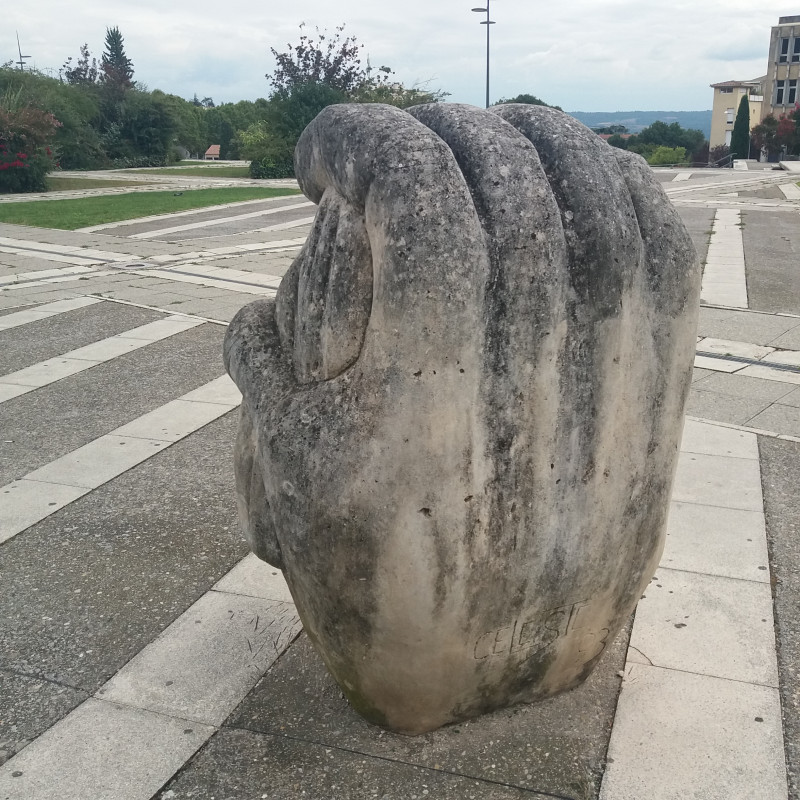Statue 