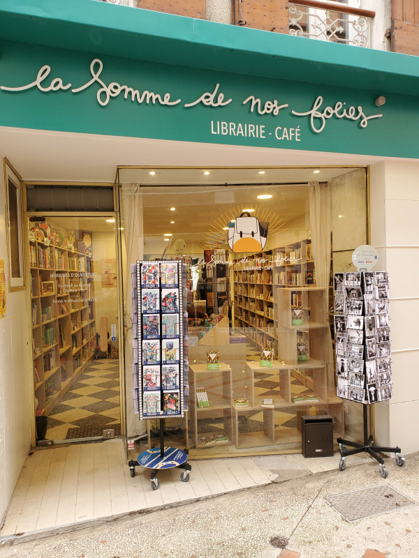 L'enseigne et la vitrine
