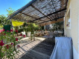 Jardinet terrasse ombragée plancha