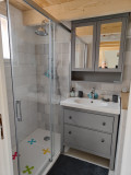salle d'eau avec douche italienne