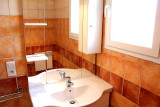 salle de bain avec douche - © gite de france salle de bain avec douche