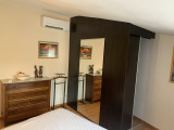 chambre marron et dressing