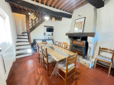 Salle à manger et petit coin salon