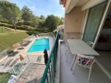 Balcon et vue piscine
