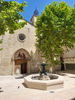 Eglise Saint Sauveur et son campanile