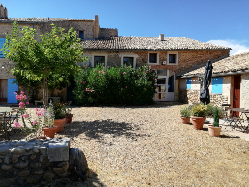 Cour des gîtes