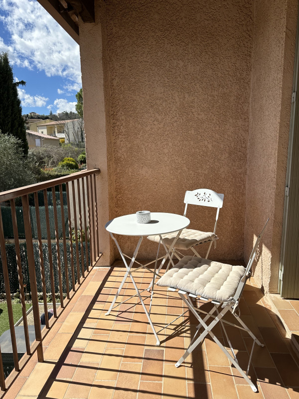 La terrasse pour votre petit déjeuner - © DR Mme Roberto Isabelle La terrasse pour votre petit déjeuner