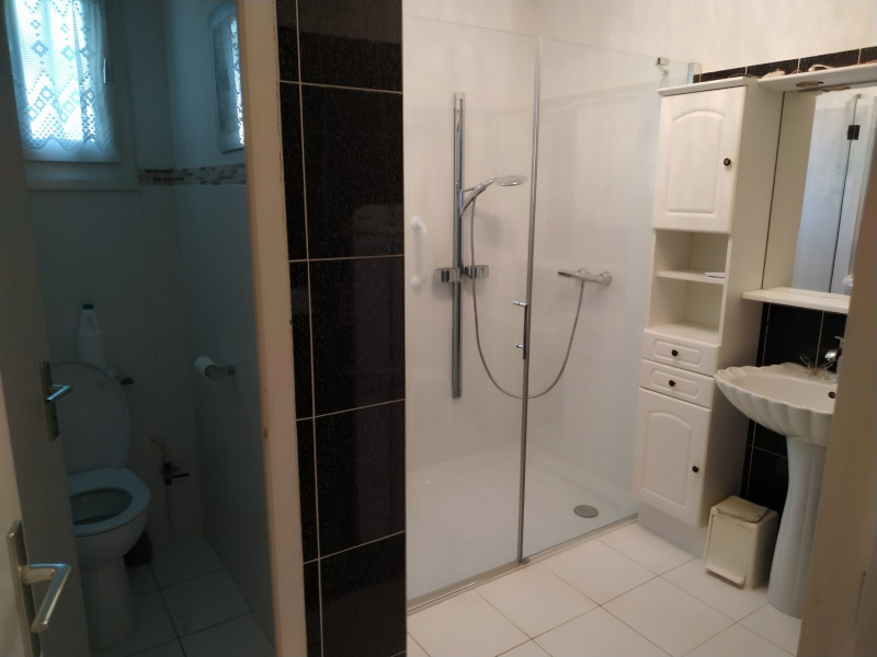 salle de bain et wc indépendant - © DR JP Le Fauconnier salle de bain et wc indépendant