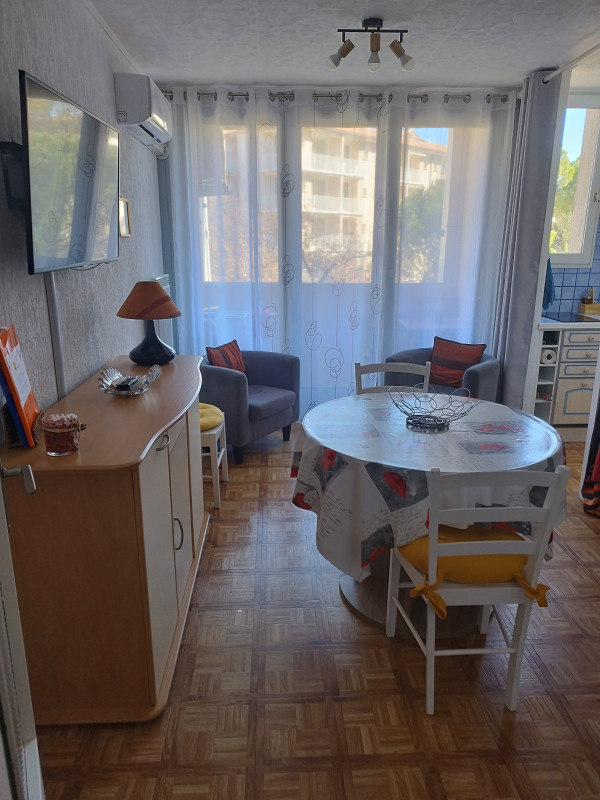 Grand studio tout confort / 3e étage / ascenseur