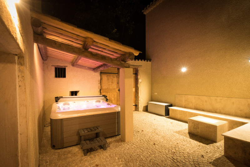 Cour jacuzzi