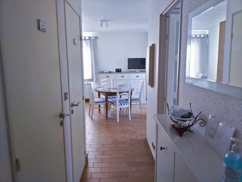 vue depuis le couloir d'entrée vue depuis le couloir d'entrée