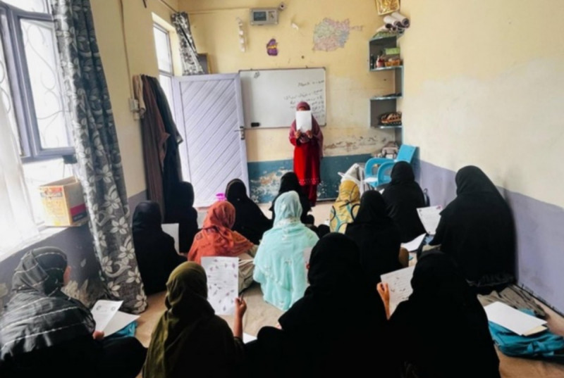 vinon_ecole_filles_afghanistan2.jpg
