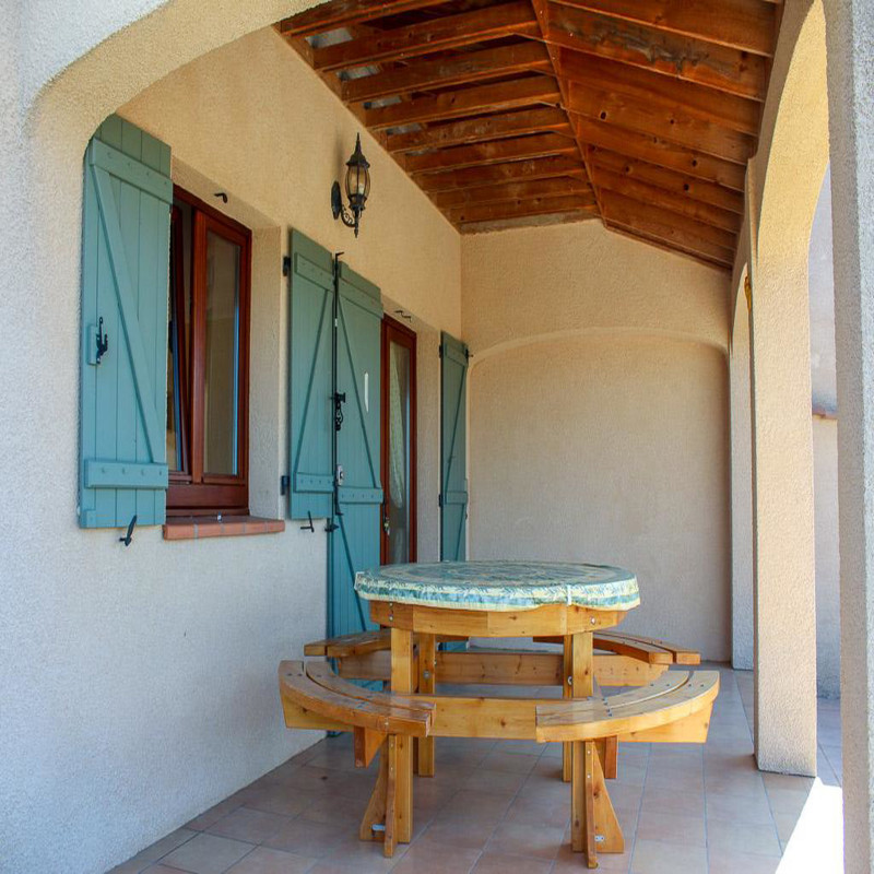 Terrasse coté piscine - © DR_Gites_de_France Terrasse coté piscine