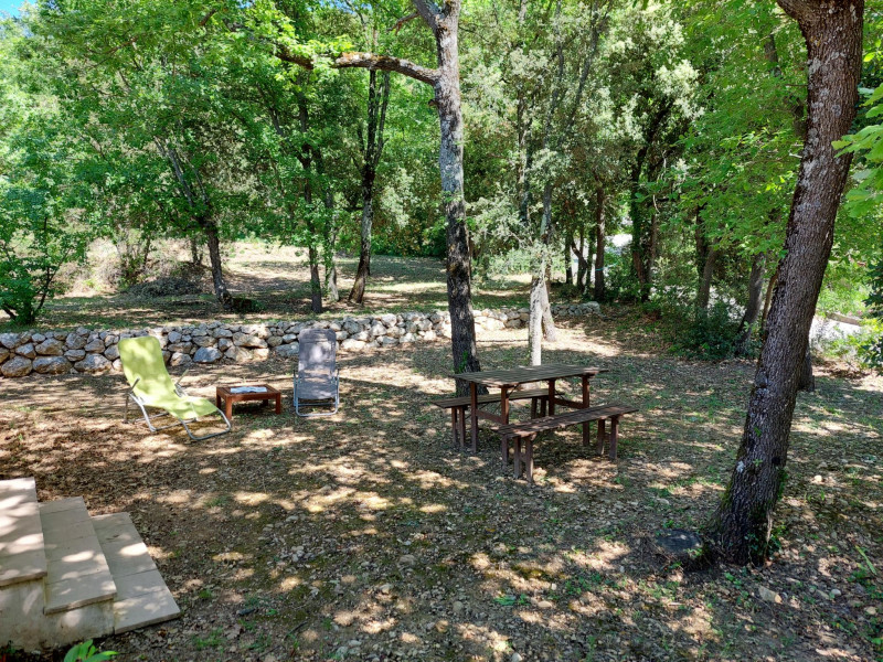 Espace détente ombragé - © DR M.Cotton Espace détente ombragé